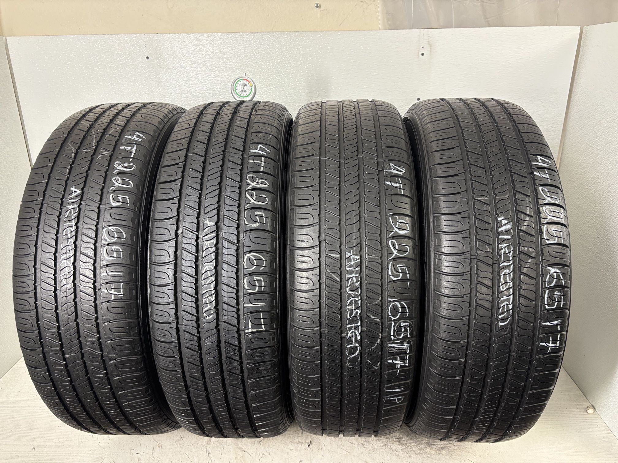 Set 4 Tires 225 65 17 Goodyear Assurance As