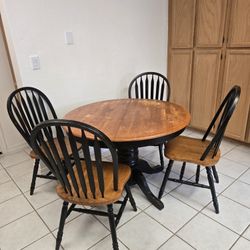 Extendable Dining Table with 4 Chairs