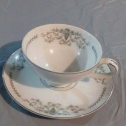  Mikasa Fine China Japan Margaret 5555 pattern tea cups with saucers