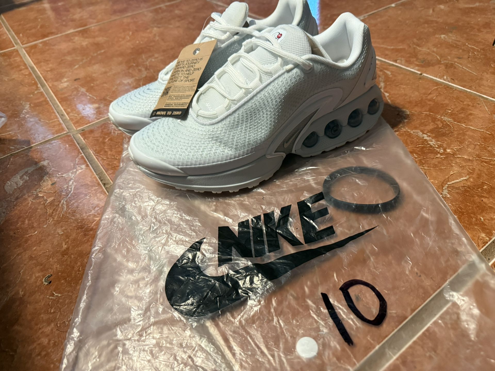 AIR MAX DN