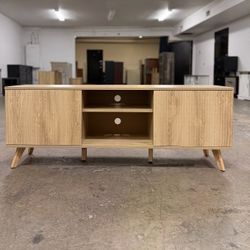 Beautiful MCM Style Light Wood Modern Fluted TV Stand / Sideboard