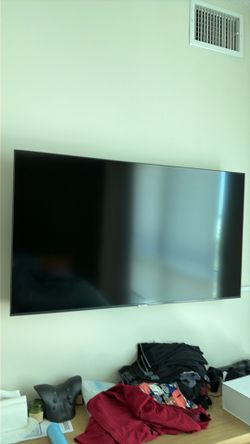 Samsung 55 inch TV with wallmount
