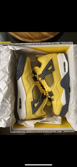 Jordan 4 Retro Lightning Yellow