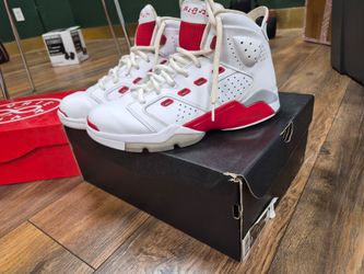 Jordan 6-17-23 size 9 white and red used