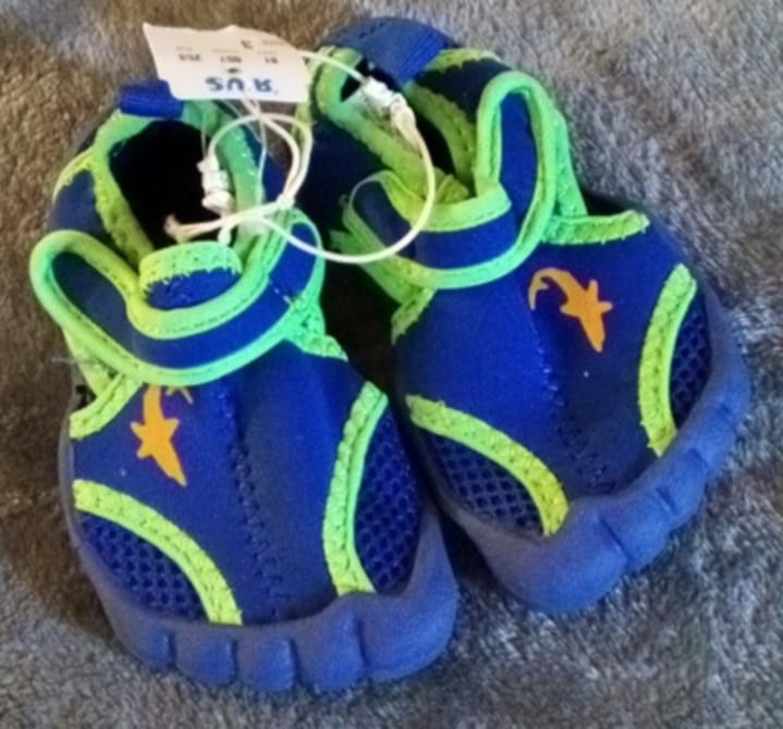 BABIES R US WATER SHOES NEW W/ TAGS SIZE 3