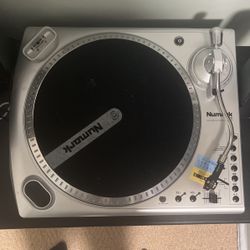 Numark TTi record player 