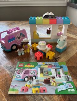 Lego duplo bakery/cafe