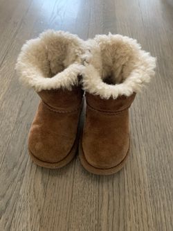 ugg baby 2pairs,size 7
