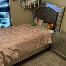 Queen Size Jewel Encrusted Bedroom Set