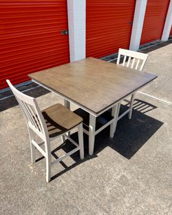 2’ Chair Dinette Set