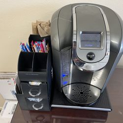 Keurig Coffee Maker With Accessories 