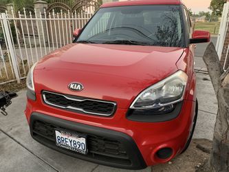 2013 Kia Soul ! Kia Soul ! 4 cylinder ! Runs great ! Gas saver !