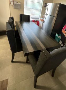 Big family size table -//Modern furniture—- no credit needed —- same day delivery