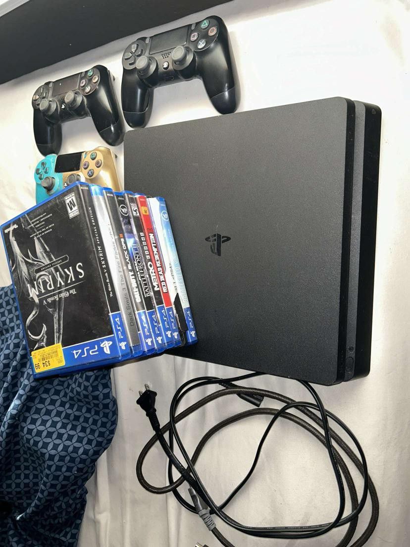 1TB PS4 Slim With 10+ Games & 3 Controllers 