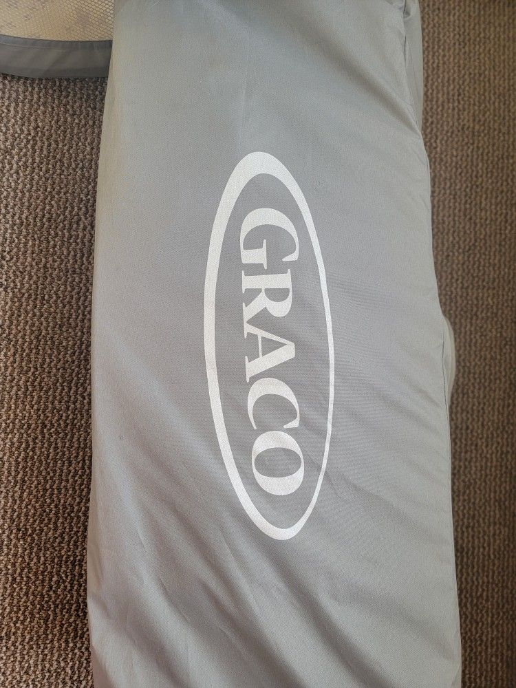 Graco Pack N Play With Bassinet & Changing Table
