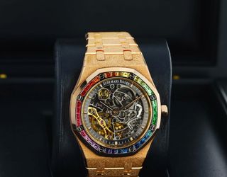 New top quality frosted series watch featuring special bezel
