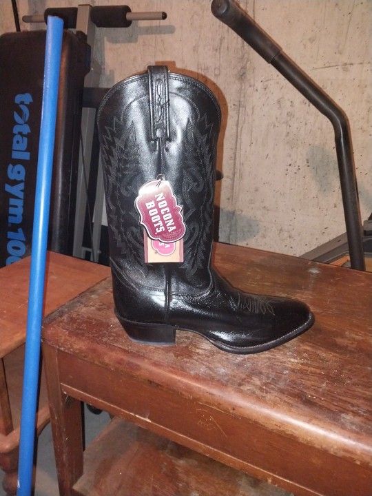 NOCONA BOOTS 8 1/2 EE