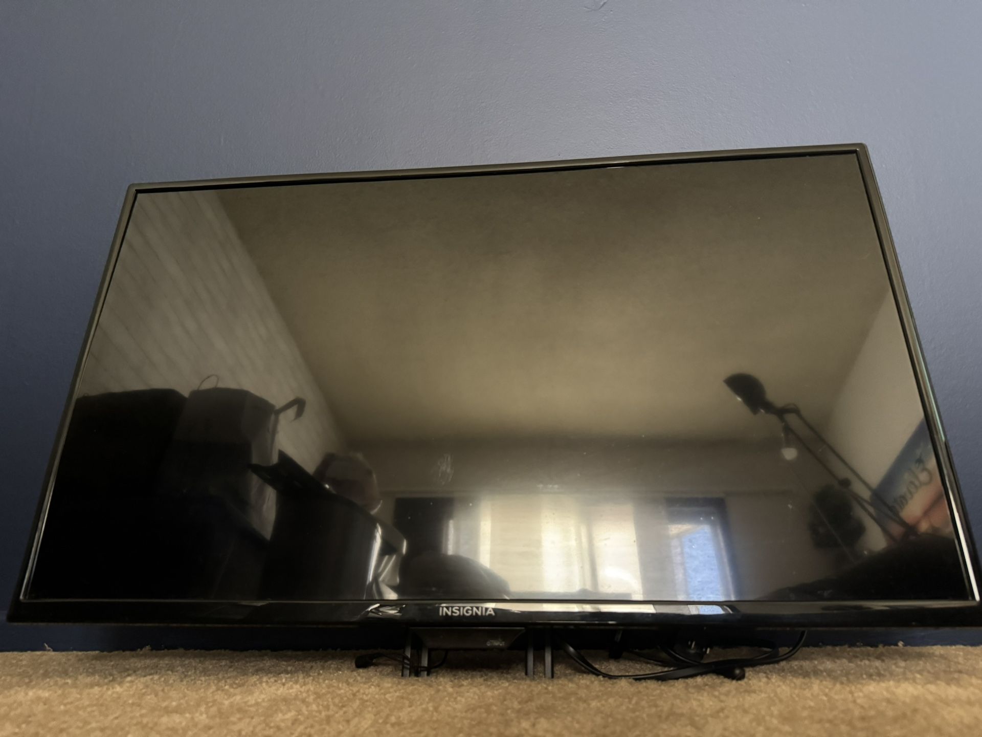 32” Insignia LED TV with Wall Mount - $60 (North Hollywood)
