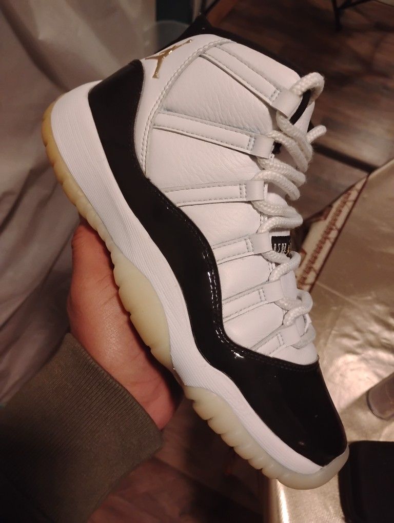 AJ 11 SIZE 7 Y