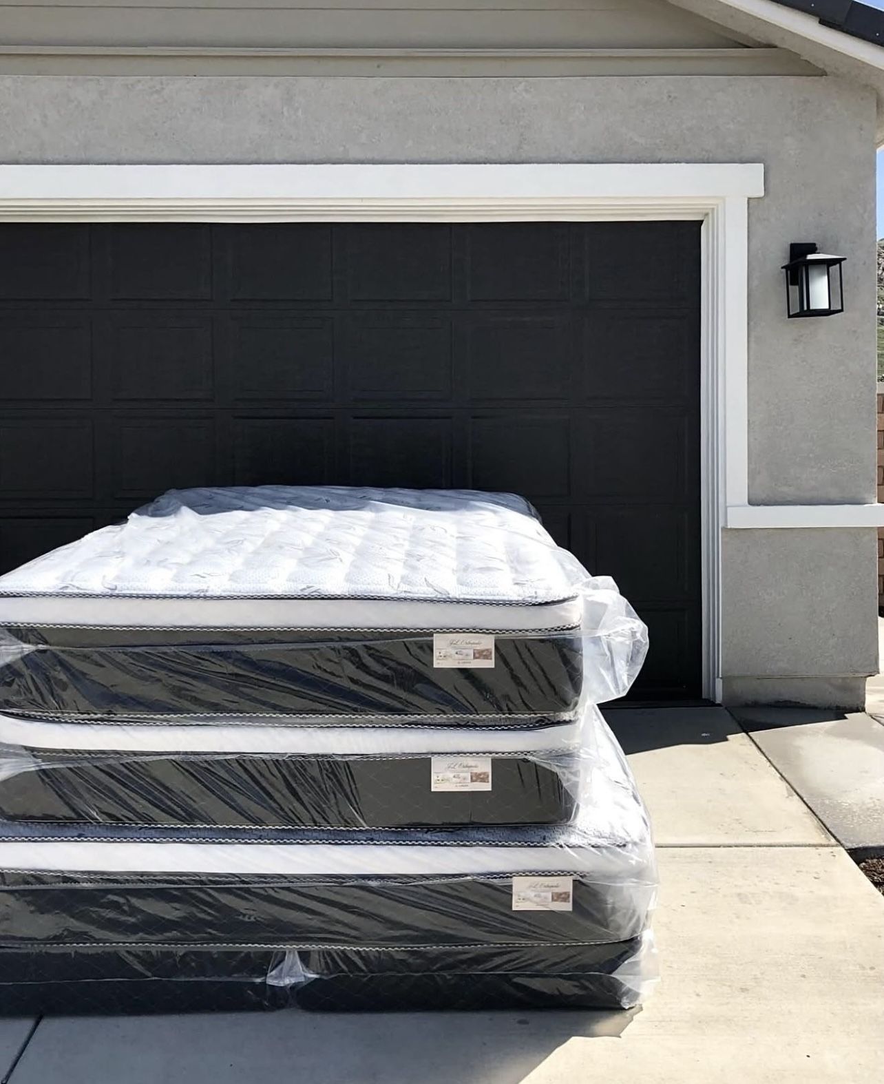 Full Size Pillow Top Mattress & Box Spring