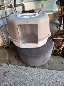Catit Hooded Cat Litter Box