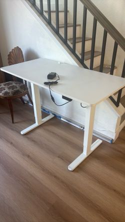 White Sit/Stand desk