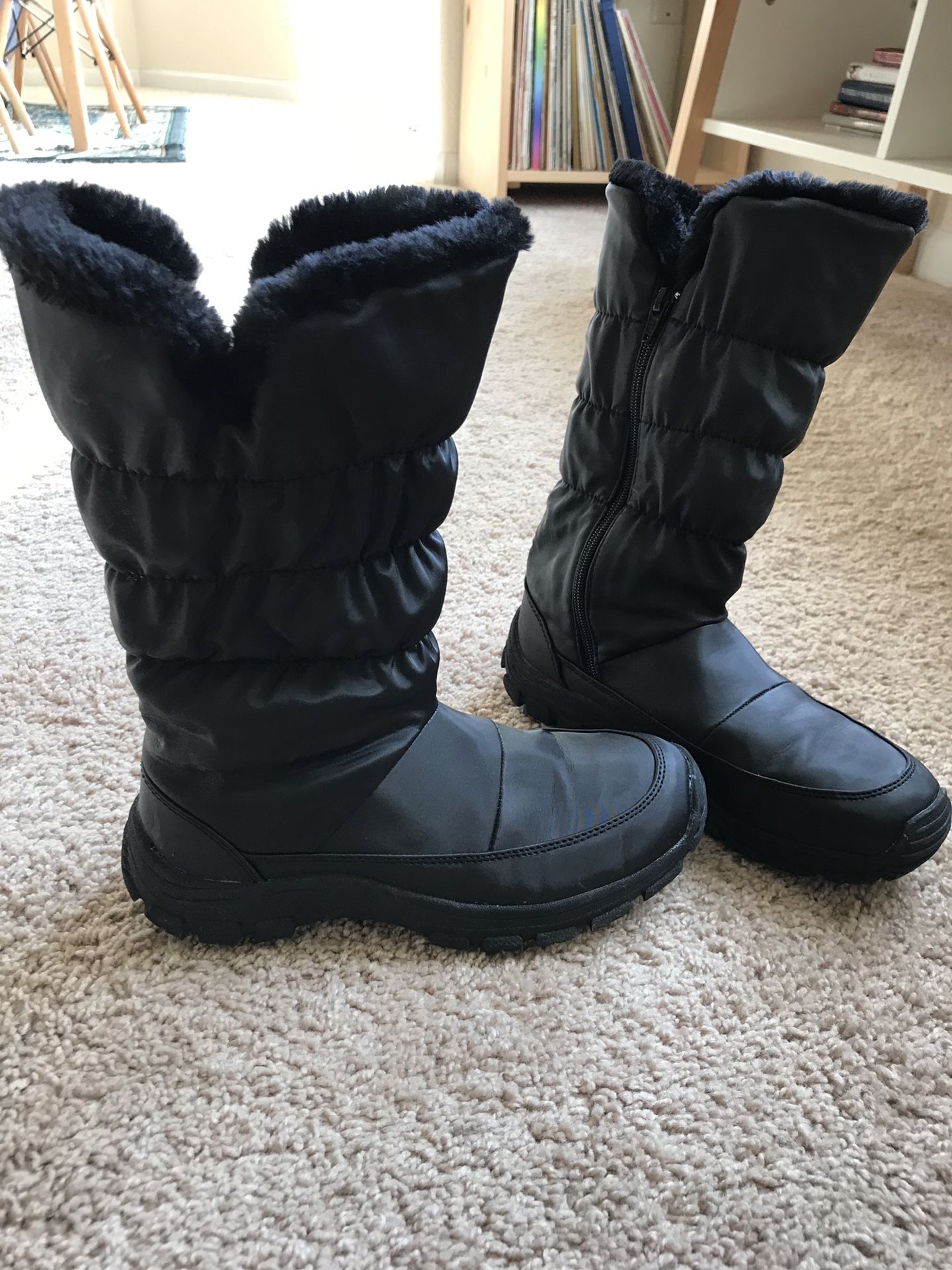 Womens Size 7 Snow Boots