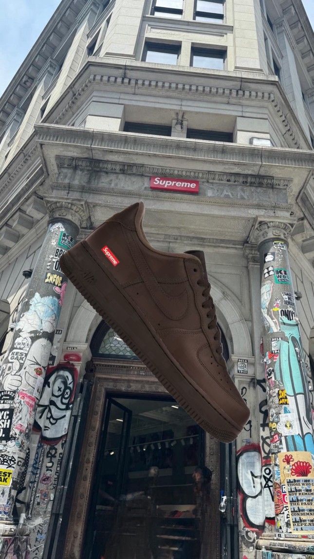 SUPREME x Nike Air Force 1 Low Baroque Brown