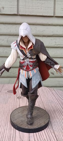 Assassin's Creed II Ezio statue