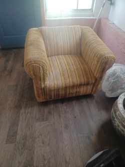 Chair / Make Offer