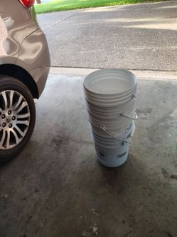 5 gallon buckets
