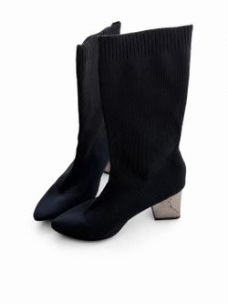 Size 5   Zara booties