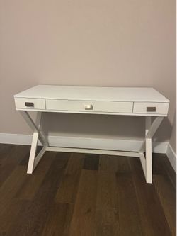 Beautiful IKEA white desk
