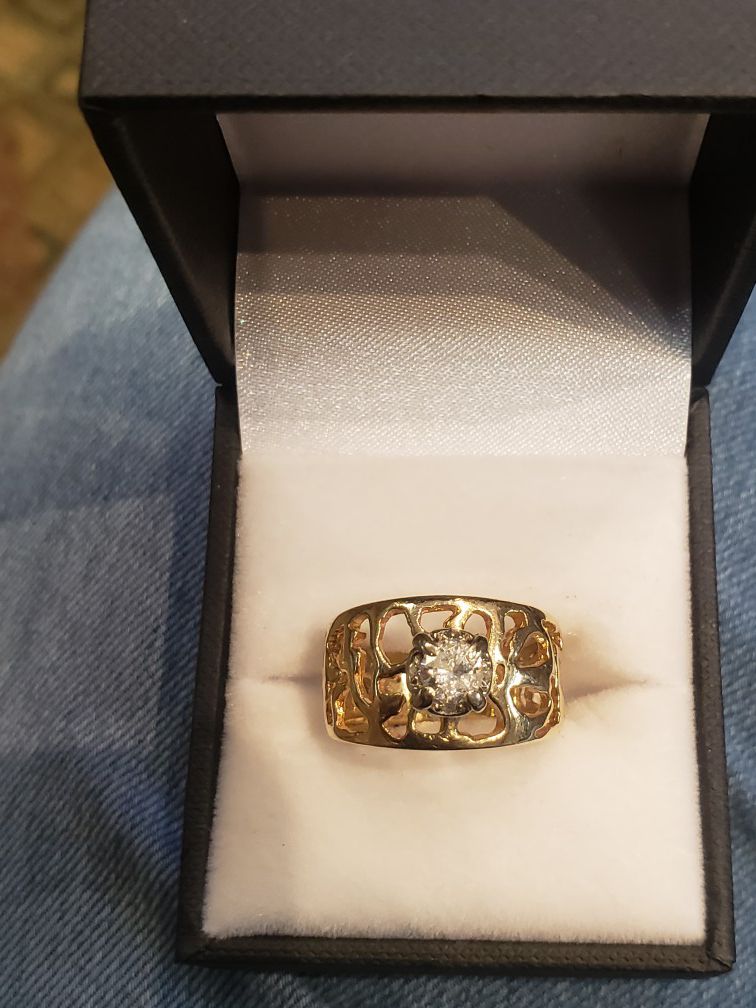 Size 6 1/2 gold diamond ring