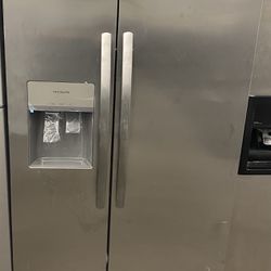 Frigidaire Freezer/Refrigerator 