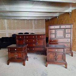 Cabinet's Real Wood 🪵 $600 FIRM FIRM