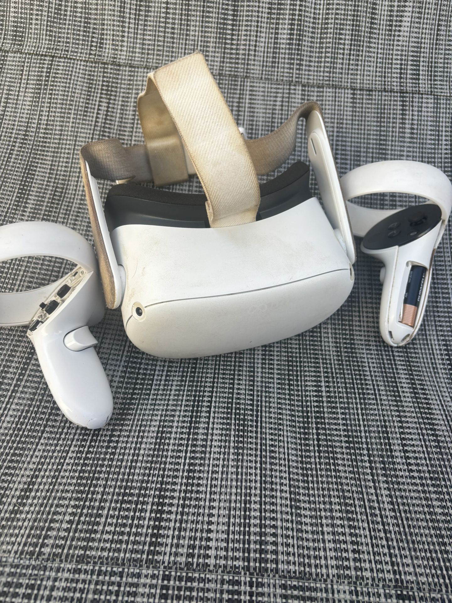 Meta Oculus Quest 2 VR Headset
