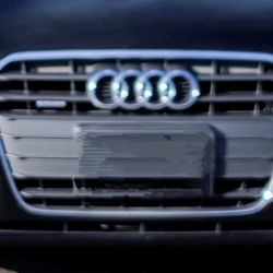 OEM 2013 Audi A4 Quattro Stock Center Grille  B8.5  For Sale. Cash Only. $300 