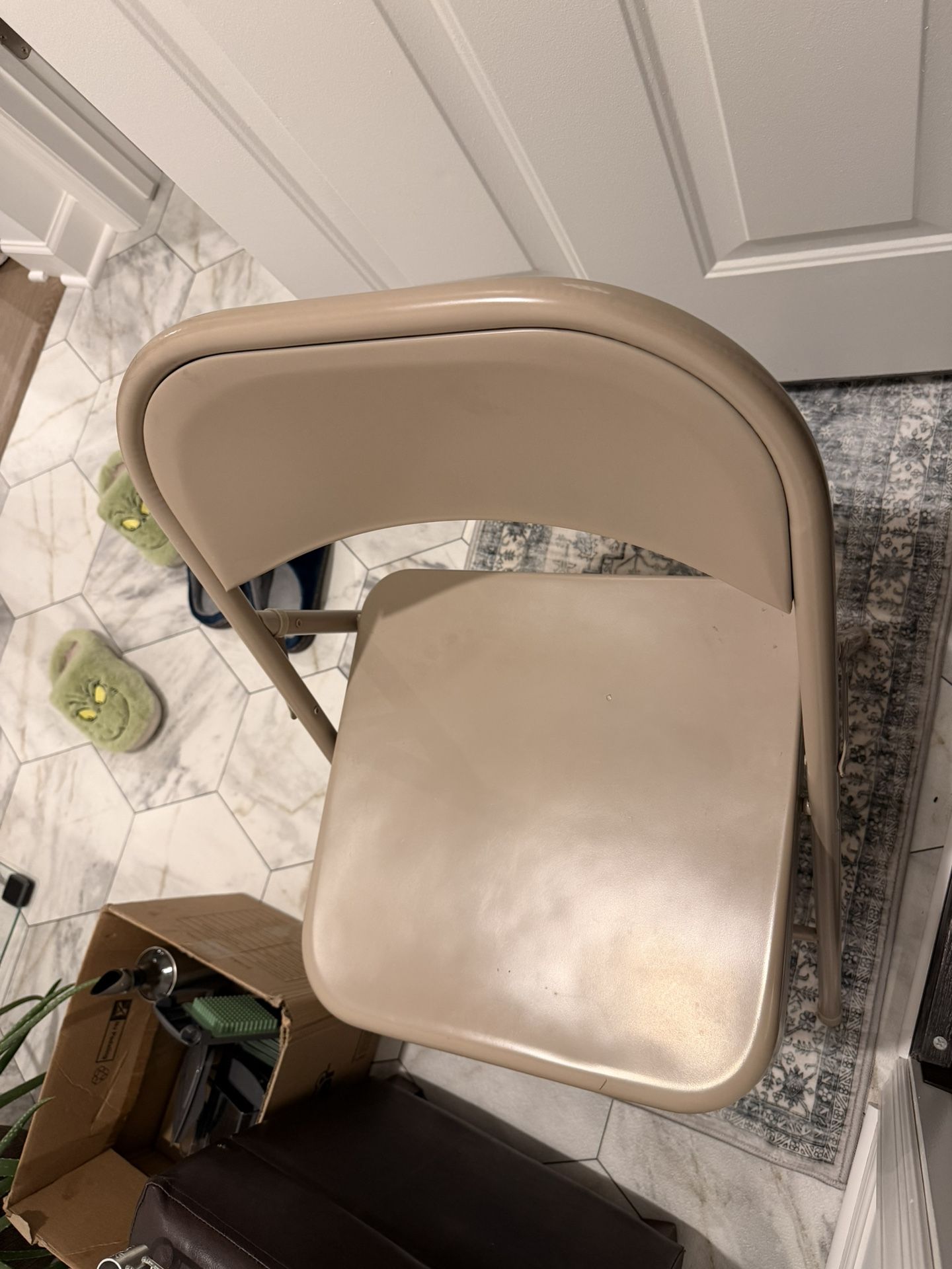 ** Folding Chair - Sturdy Metal, Great Conditions 