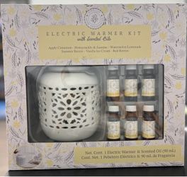 Electric Fragrance Warmer Kit + 6 Scented Oils – NEW – $15
