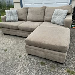 Good Condition Sectional Couch! Delivery Available🚚