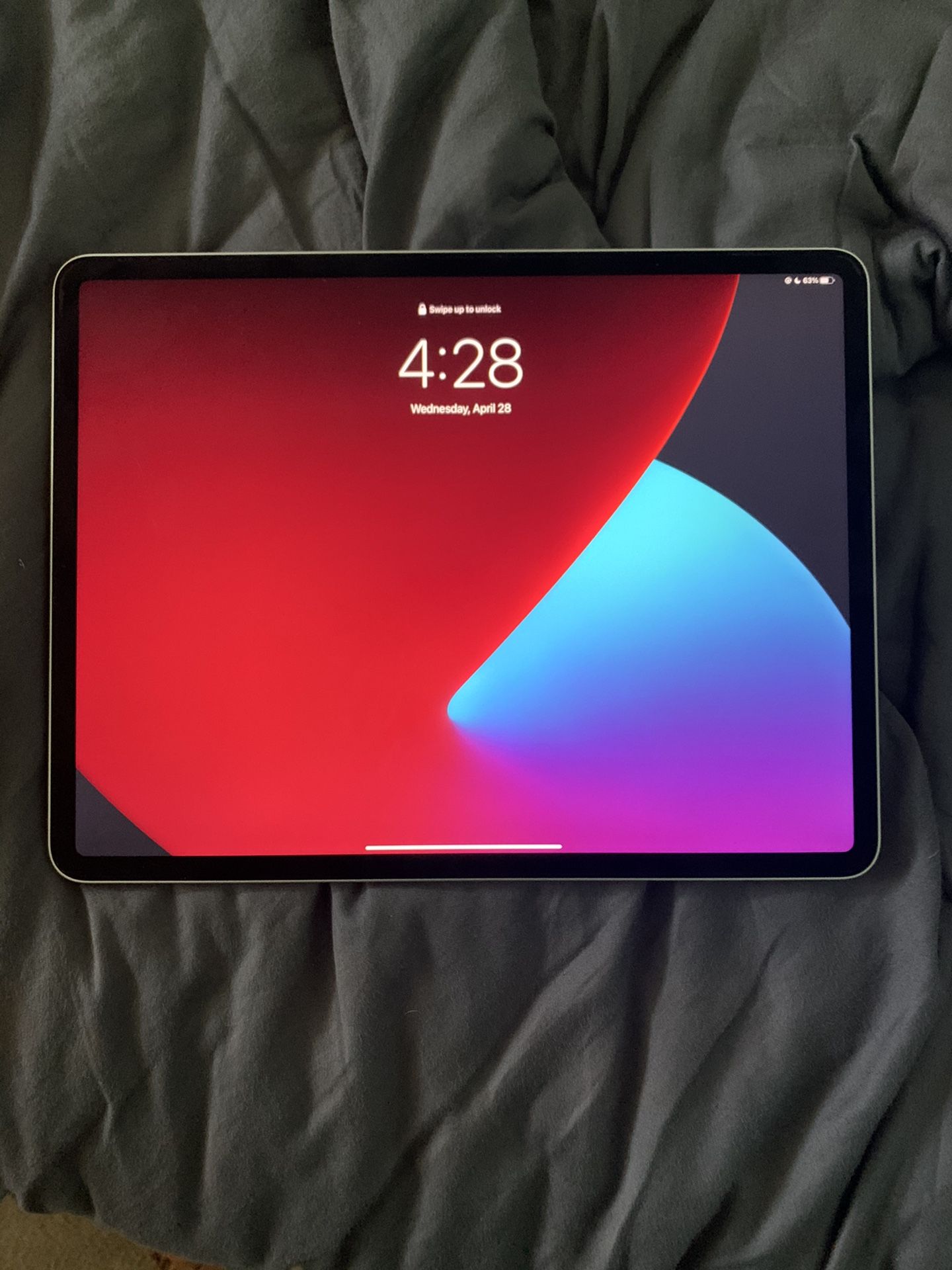 2020 iPad Pro 12.9 Inch 256gb W/ Apple Care