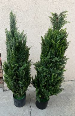 2-Pack Artificial Cedar Spiral Topiary Trees, UV Resistant Outdoor Fake Potted Plants for Porch, Patio, Wedding, Garden Decor, Realistic