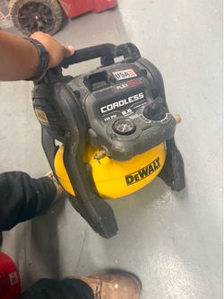 Battery Dewalt compressor