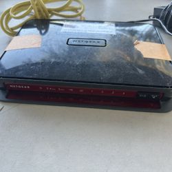 Netgear MODERN - 25$ - Used Good Condition Complete W Charger 