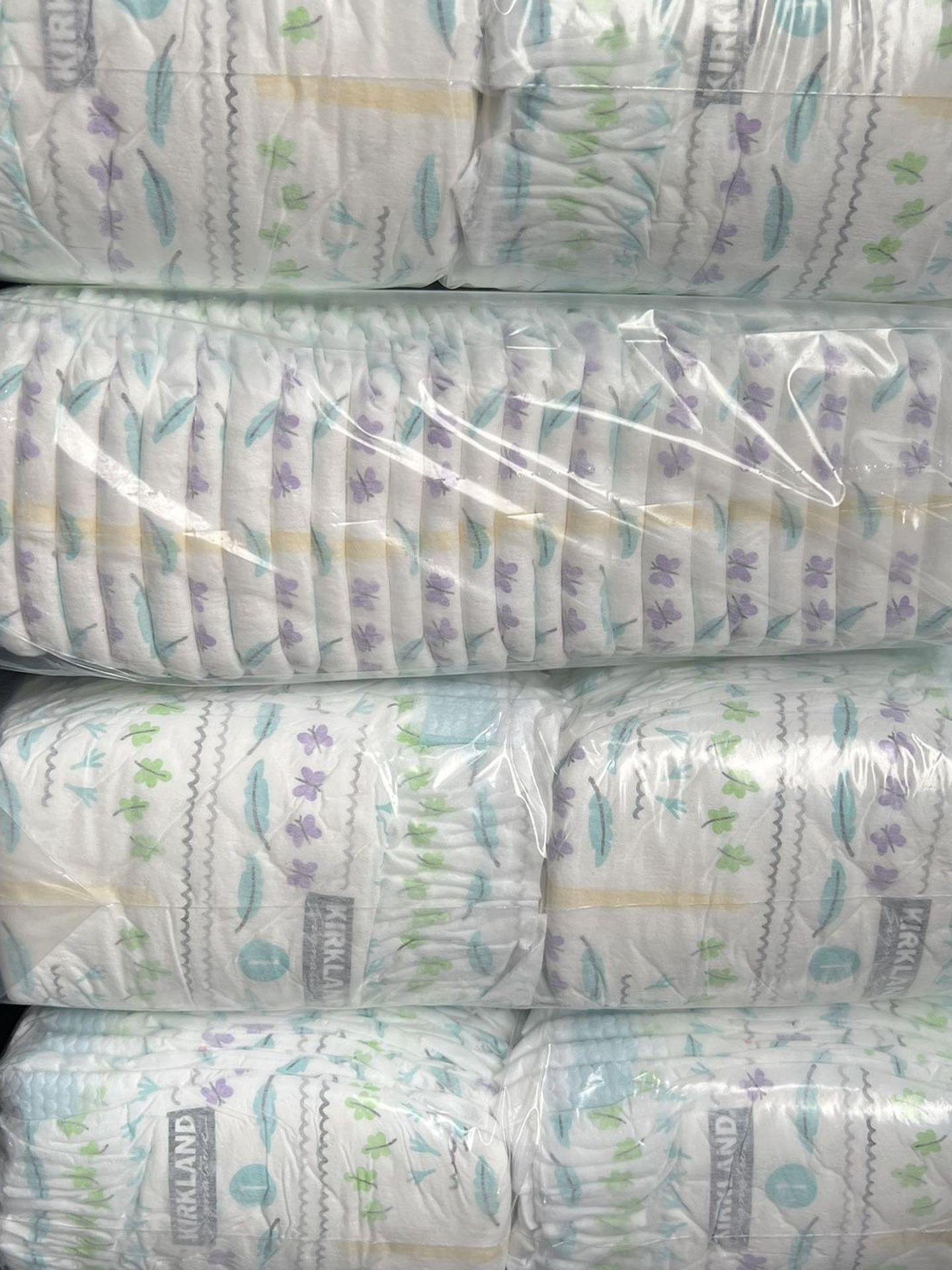 4 New closed Packs of 64 Kirkland Signature Baby Diapers. Size 1 (8-14lbs). In total 256 new diapers.