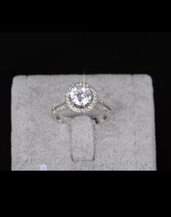 Zircon Flower Ring size 5 BRAND NEW