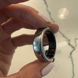 Oura Ring Gen 3 – Size 13, Silver, Very Good Condition + Charger