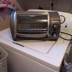 Hamilton Beach. Like New Toaster With Easy To Remove Top L16x H9x W9