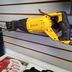 DWE305 Reciprocating Saw